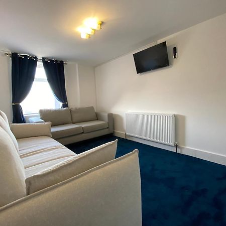 Aquarius Apartment - Sea View - Sleeps Seven Blackpool Exterior photo