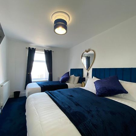 Aquarius Apartment - Sea View - Sleeps Seven Blackpool Exterior photo